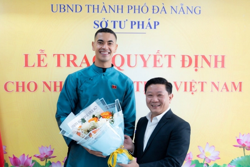 do-phi-long-buc-tuong-thep-moi-cua-bong-da-viet-nam-chinh-thuc-ra