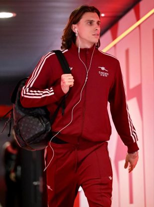 Riccardo Calafiori bất ngờ gặp sự cố chấn thương