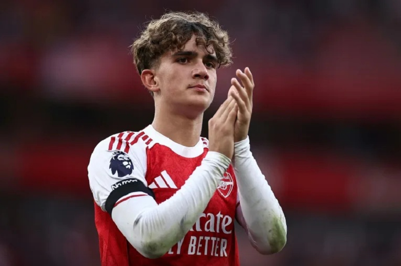 gyokeres-het-loi-khen-ngoi-max-dowman-sau-man-trinh-dien-lich-su