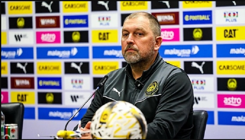 ap-luc-bua-vay-hlv-cklamovski-chuyen-gia-malaysia-de-nghi-thay-tuong-khan-cap